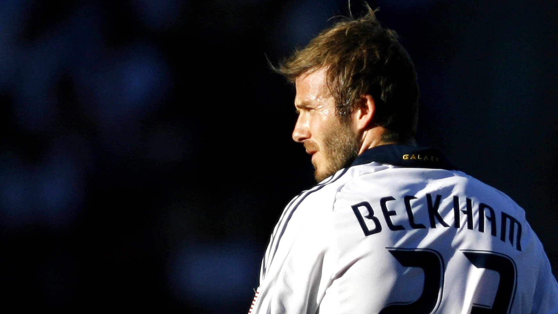 萨拉赫爆冷击败巴黎圣日耳曼，惊险取胜引爆全场！